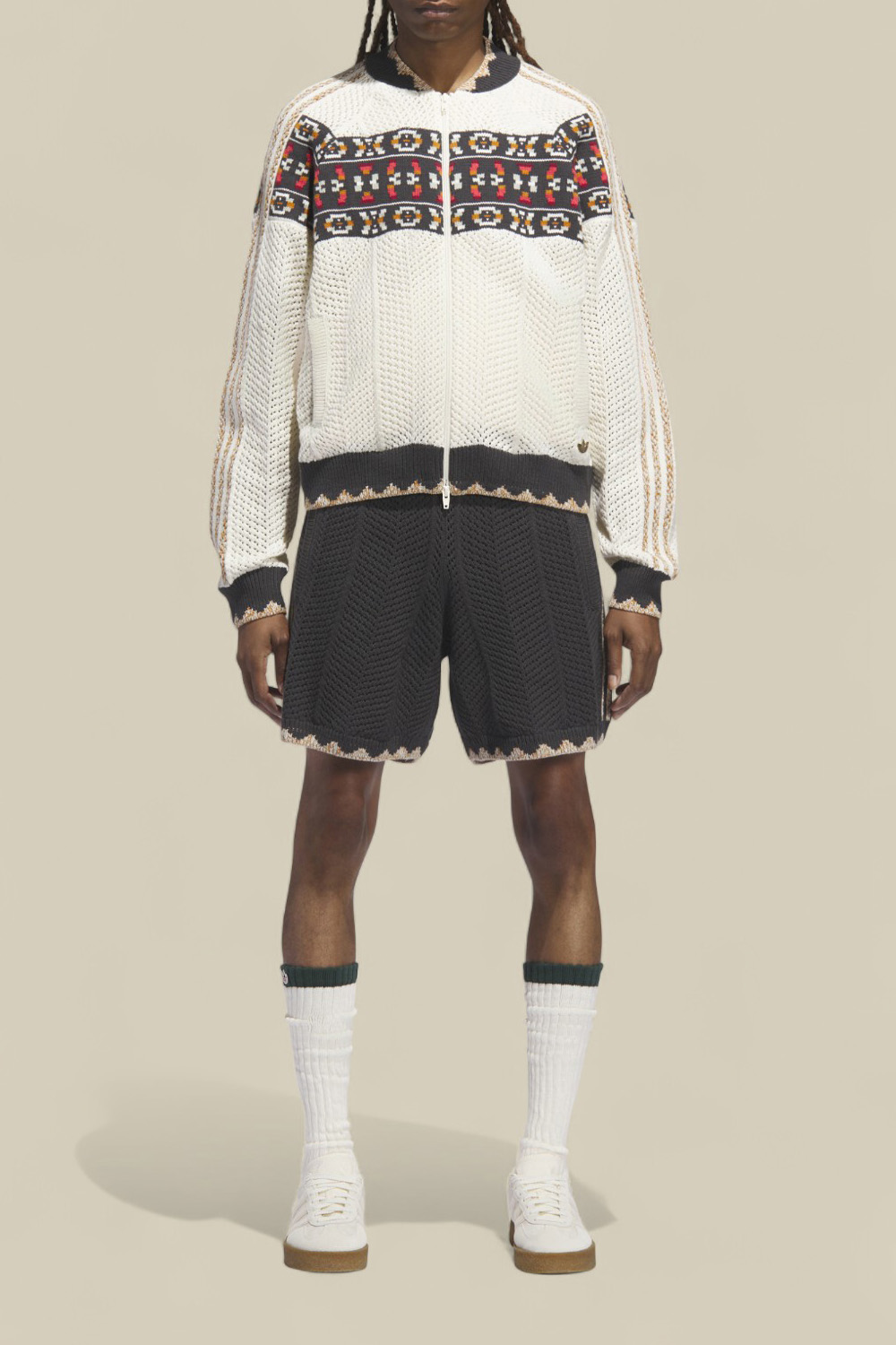 תמונת כל הלוק של אדידס X קלוט ז'קט קרושה